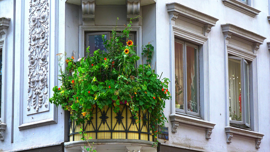 Meble na mały balkon – co wybrać?